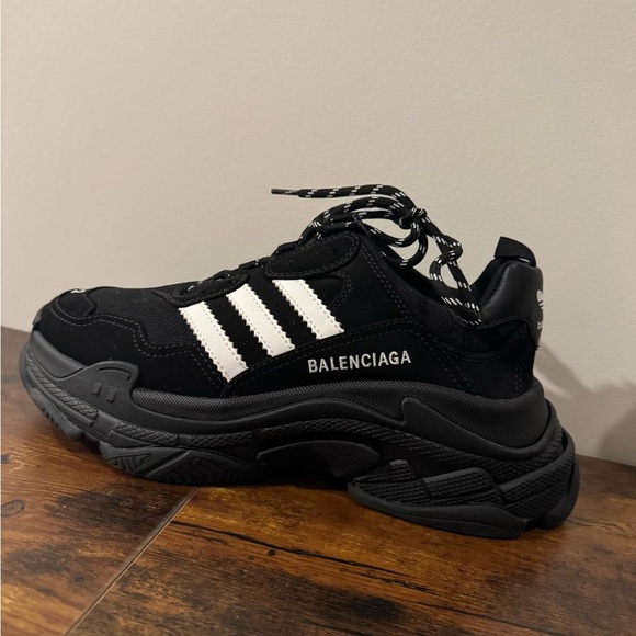 Balenciaga Black and White Sneakers - Picture 1 of 4